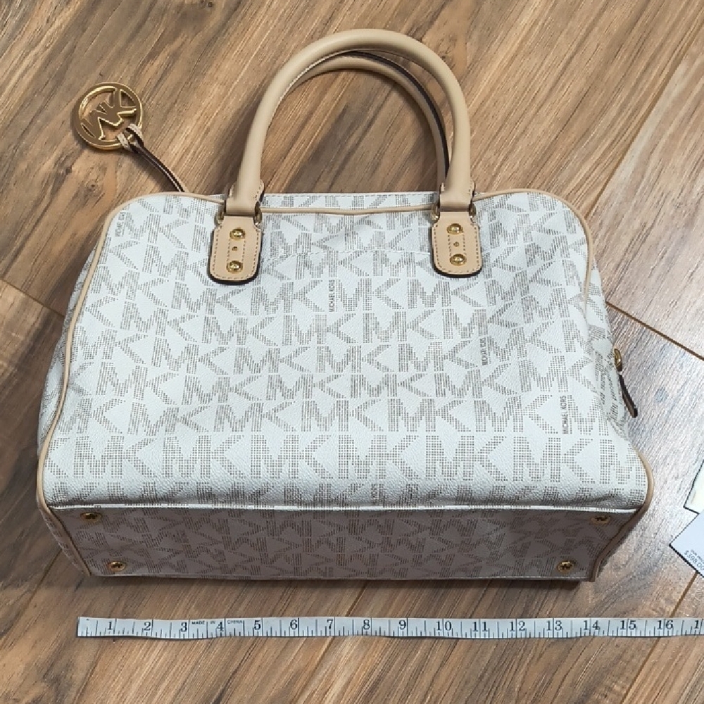Michael Kors Beige Shoulder Bag - Picture 4 of 17
